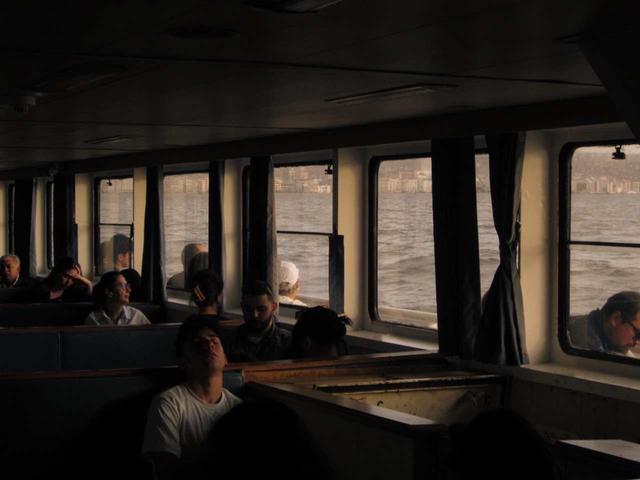 hiç gitmemiş gibi ışıklar